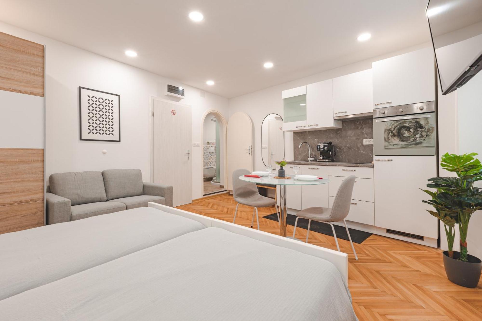 Studio Apartment In The Heart Of Magic 피란 외부 사진