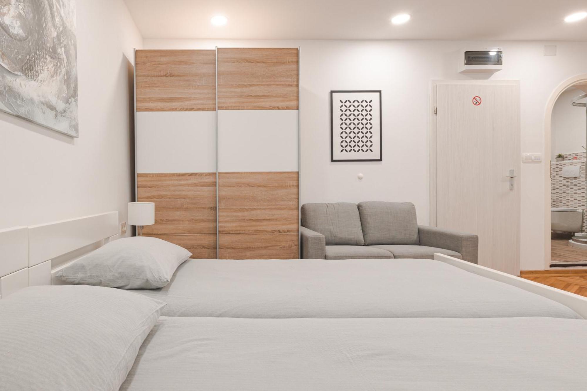 Studio Apartment In The Heart Of Magic 피란 외부 사진